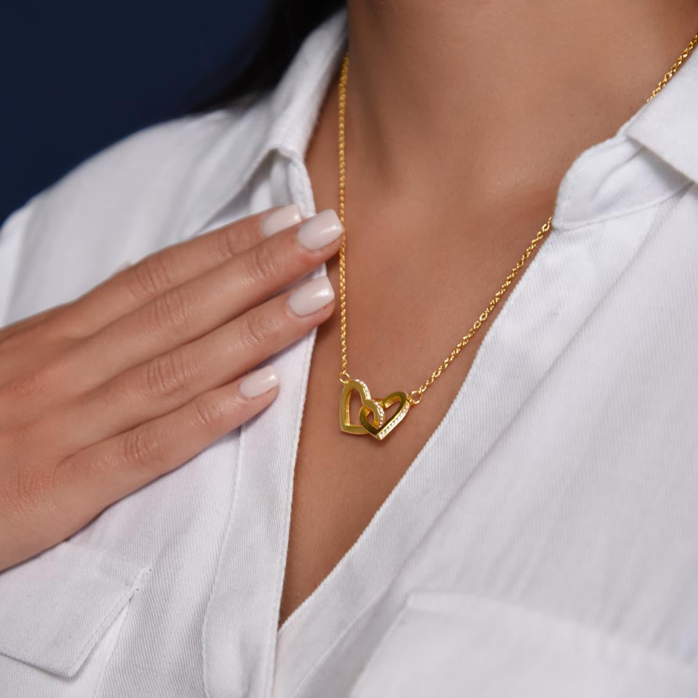Sister Necklace Gift – Interlocking Heart Pendant for Sister